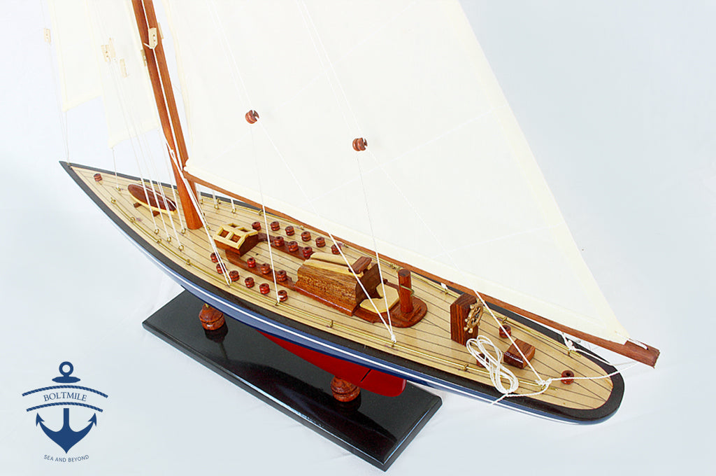 Endeavour Yacht model with beautiful blue and red body