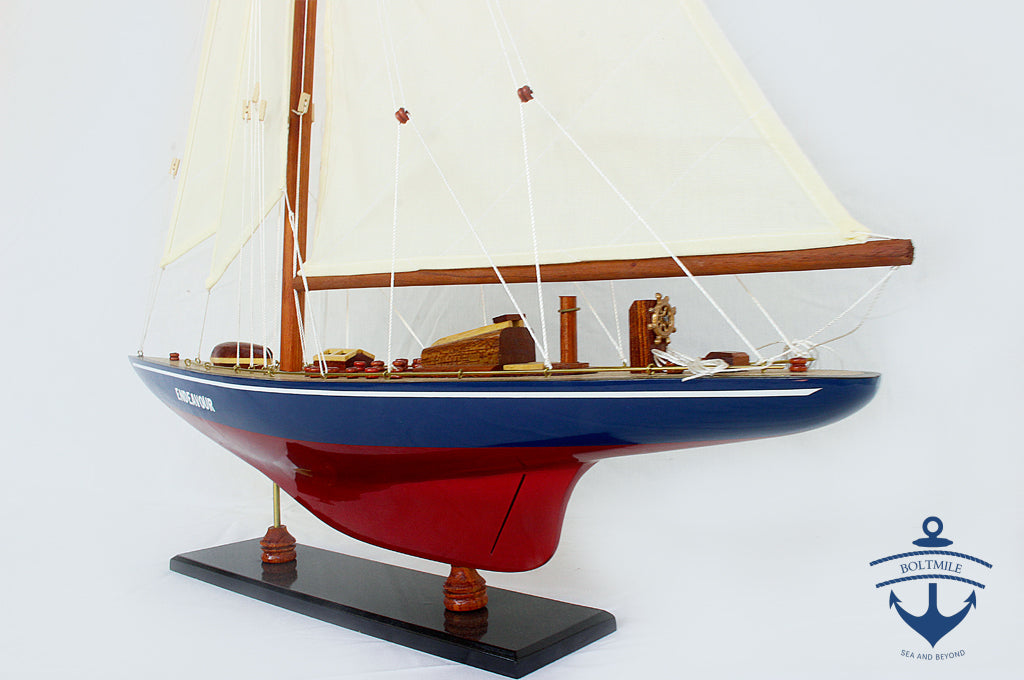 Endeavour Yacht model with beautiful blue and red body