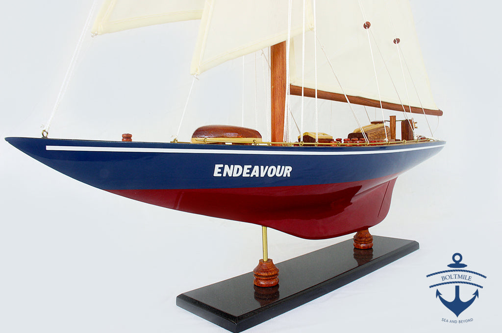 Endeavour Yacht model with beautiful blue and red body