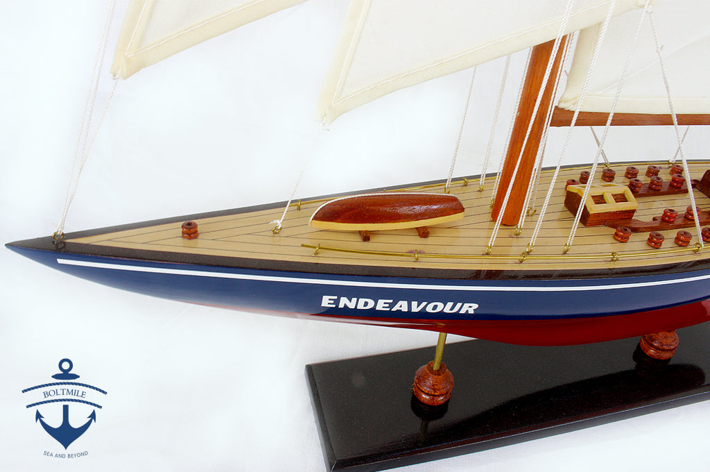 Endeavour Yacht model with beautiful blue and red body